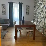 Bajo Al Lado Del Ayuntamiento